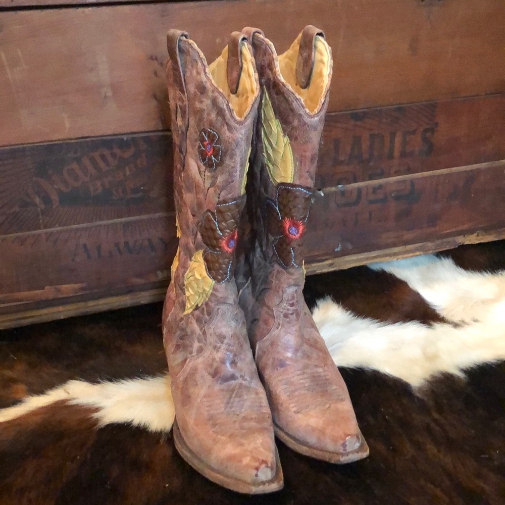 Corral cowboy boots
